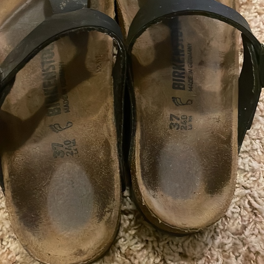 Sandals - Picture 2 of 3